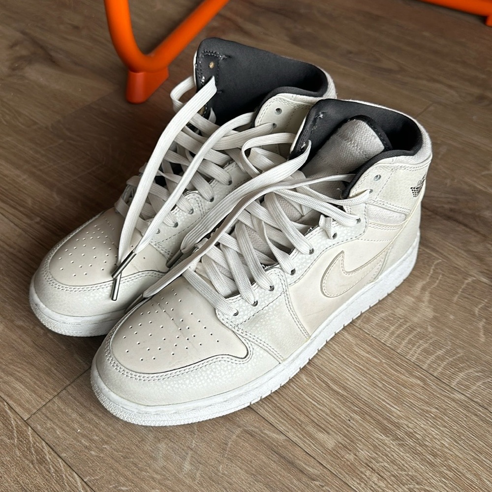 NIKE Jordans (YOUTH SIZING)